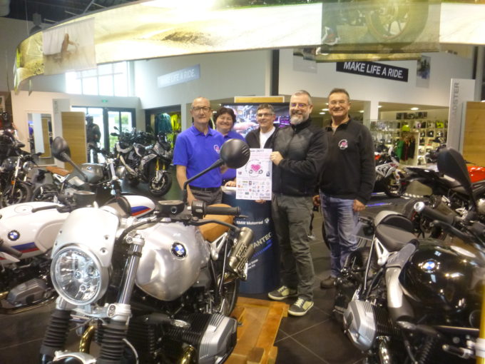Remise du chèque par Boxer Passion aux Motards ont du Cœur
